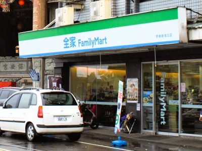台湾のファミリーマート外観